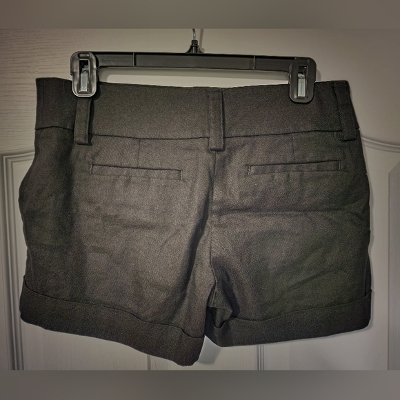 New Express Shorts - Picture 2 of 2